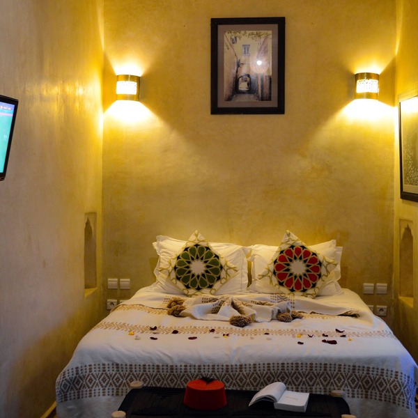 A private Double Room in a Beautiful, Quiet Riad with plunge pool, wifi terrace