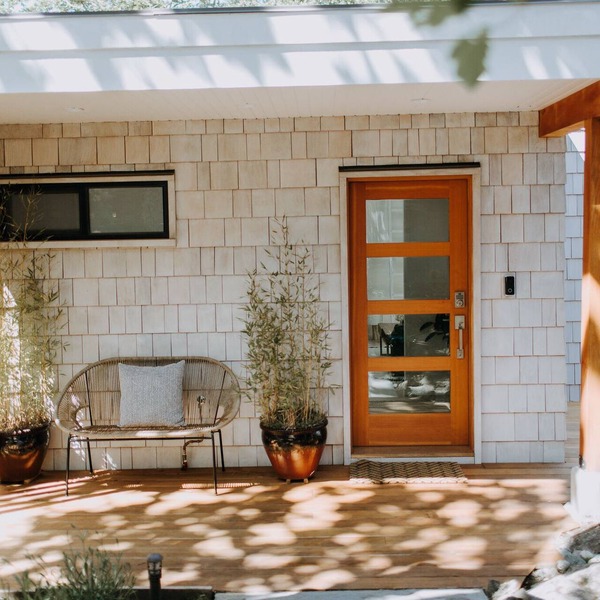 A Private Modern Cottage: Surrounded by nature in the heart of the city