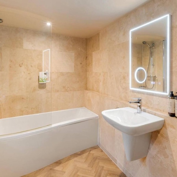 A quiet haven in the heart of North Devon with a variety of elegant rooms.
