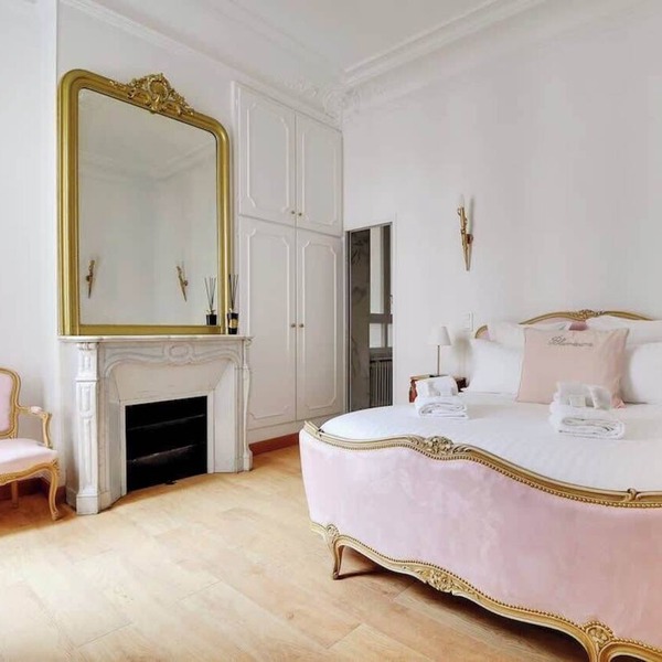 A Refined 3-Br/3BA with Balcony in République