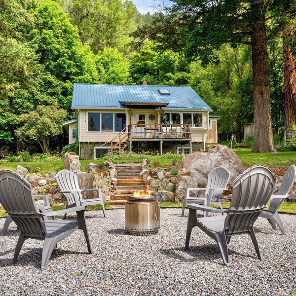 A serene, rustic farmhouse nestled on the banks of the Jocko River. Perfect for nature lovers, this cozy getaway offers peace, privacy, and stunning outdoor spaces to immerse yourself in the beauty of Montana.