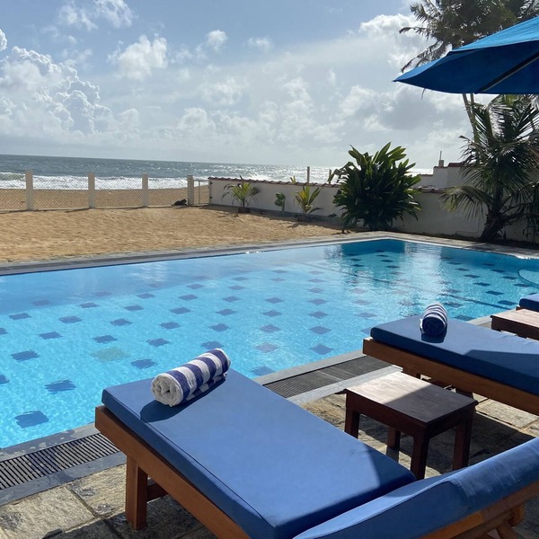 A Spacious Beachfront Villa With A Pool For 8 People In A Prime Location