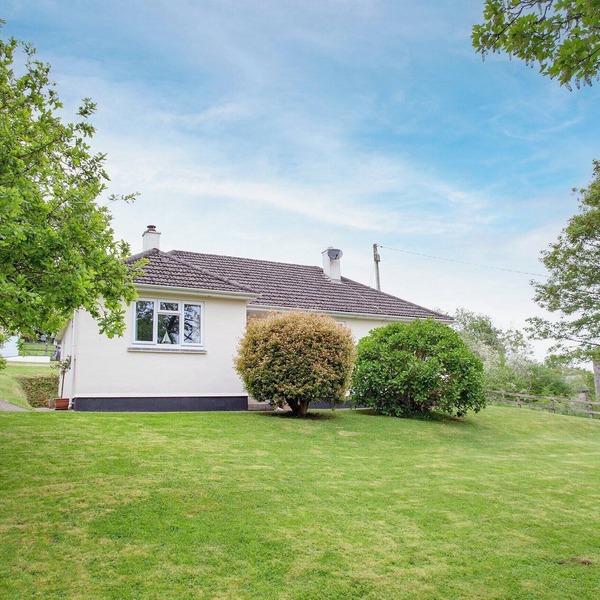 A spacious bungalow for four overlooking a wooded valley with its own garden.