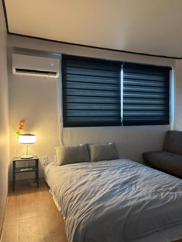 A spacious two-room accommodation near Gangnam