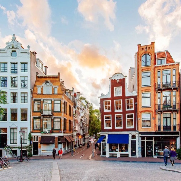 A Tranquil Haven near Amsterdam Canals