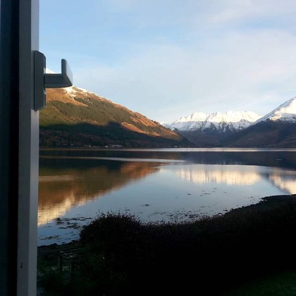 A tranquil, wildlife haven with stunning loch and mountain views - pet friendly.