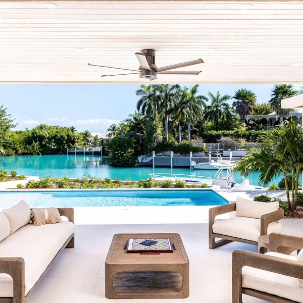 A Waterfront Beauty w/Gym, SUP. Kayaks SEAFOAM CAY near Grace Bay Beach and Golf
