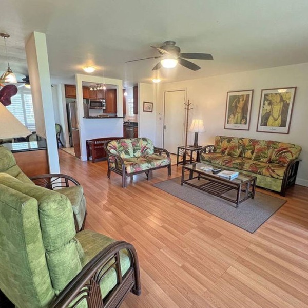 A Welcoming Beachfront 2BR/2BA, Vacation Home, W/D, AC, STEPS TO BEACH!