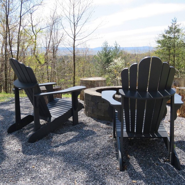 A WELL-APPOINTED CABIN, RURAL RELAXATION, FIREPIT!