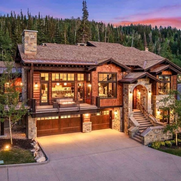 Abode on Ruby Run, ski-in/ski-out, hot tub, sauna, fire pit