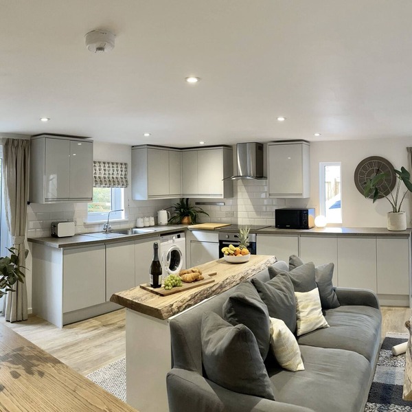 ABODE, pet friendly, character holiday cottage in Raymond's Hill