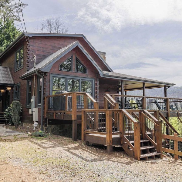Above the Clouds: Summer Mountain Cabin with Hot Tub & Fireplace