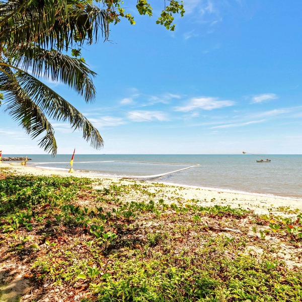 Absolute Beachfront House with Private Pool