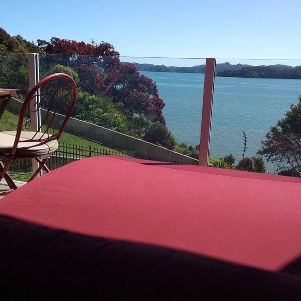 Absolute beachfront "Waimiro" Paihia