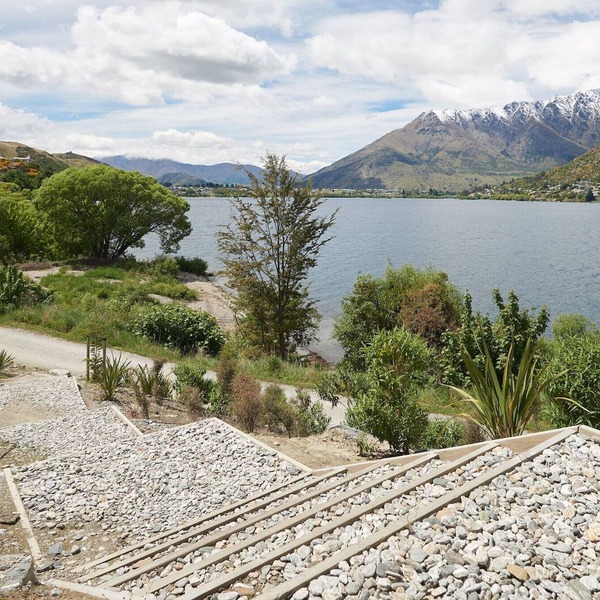 ABSOLUTE LAKEFRONT - QUEENSTOWN APARTMENT in Queenstown