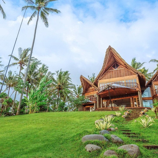 Absolute stunning beachfront villa to escape, relax & rejuvenate!
