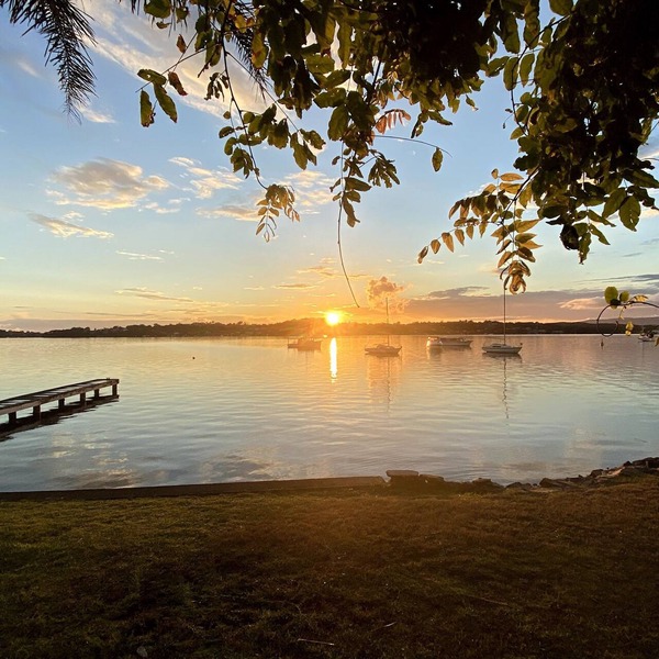 Absolute waterfront, cute , 3 bedroom family cottage!