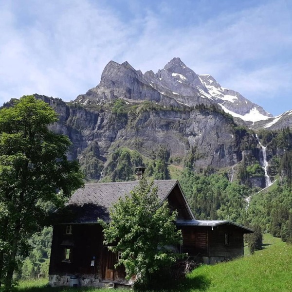Absolutely quiet panoramic location in an ancient wooden house
