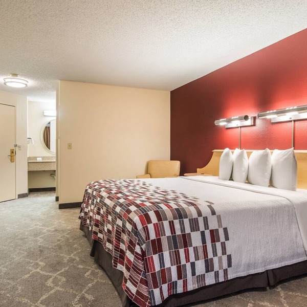Accessible Lodging Near the Airport! Just a Short drive to Downtown!