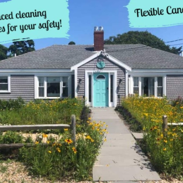 Across from Craigville Beach; updated house with 4 BRs & firepit. Hyannis Area
