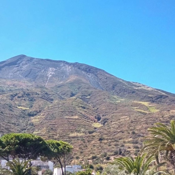 Ada Stromboli House in Piscità, close to the beach and the Cave of Aeolus.