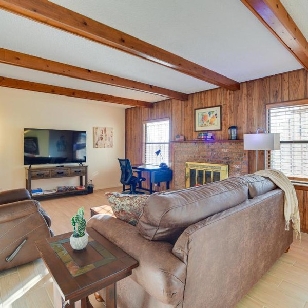 Adobe Home in Albuquerque w/Covered Patio