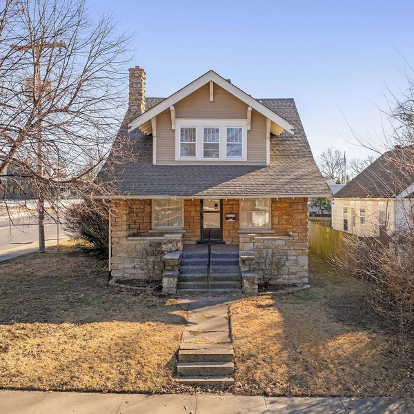 Adorable Westwood house newly updated, great central location! World Cup ready!