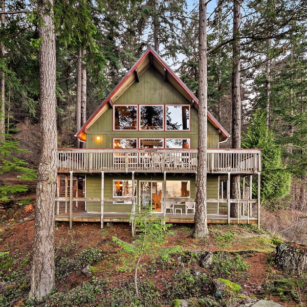 Adventure cabin on the water, perfect for wildlife viewing