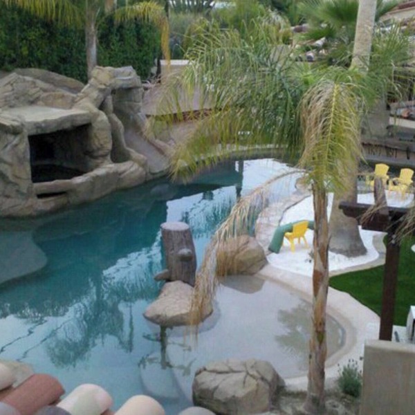 ADVENTURE! POOL with a LAZY RIVER! SLIDE & SWIM UP BAR.
