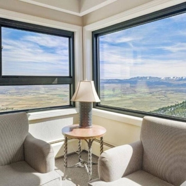 Adventure-Ready Villa: Indoor/Outdoor Pools & BBQ Deck, Fireplace & Hot Tubs