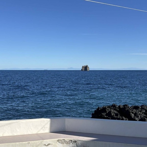 Aeolian Villa Overlooking the sea and Direct Access to the Cove Below
