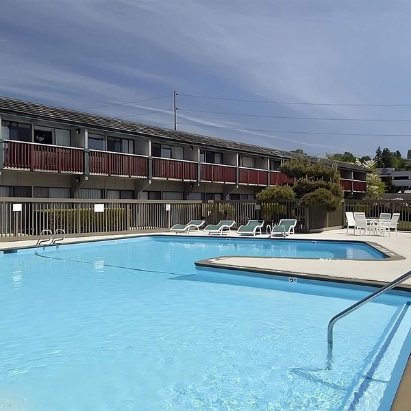 Affordability Meets Comfort at Red Lion Hotel Bellevue! Pool, Pet-Friendly