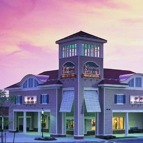 Affordable Accommodation Near Capron Park Zoo! FREE Breakfast & Parking!