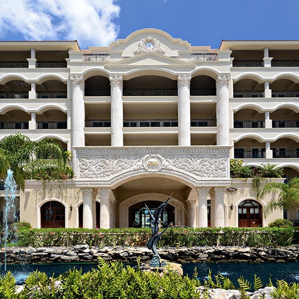 AFFORDABLE BEACHFRONT LUXURY 3 BR CONDO 4TH FL THE FAMOUS LANDMARK OF COZUMEL