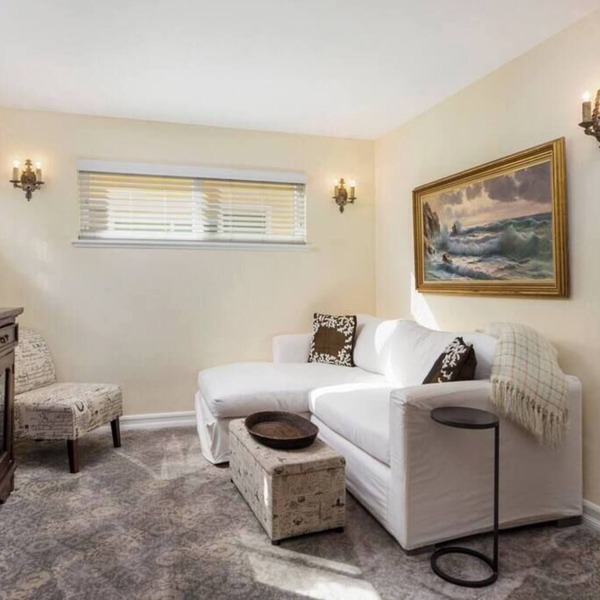 Affordable Executive Getaway — blocks to Beach and Funk Zone