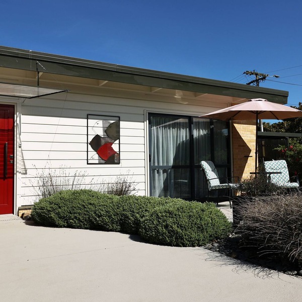 AHAVA B&B Luxurious, private, wheelchair friendly apartment; breakfast included.
