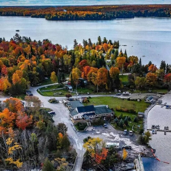 Ahmic Lake Resort