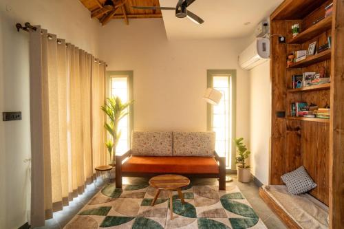 Ahrin House-entire villa with kitchen and parking