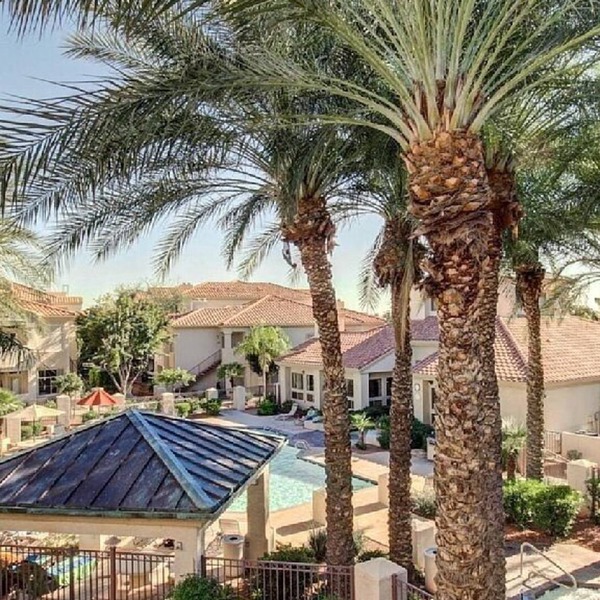 Ahwatukee 2bd/2ba condo overlooking pool