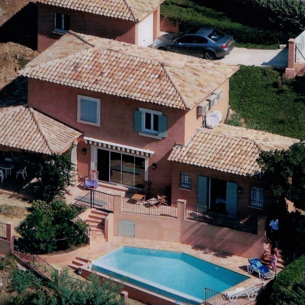 Air-conditioned villa with heated pool, breathtaking sea view on the Levant Island