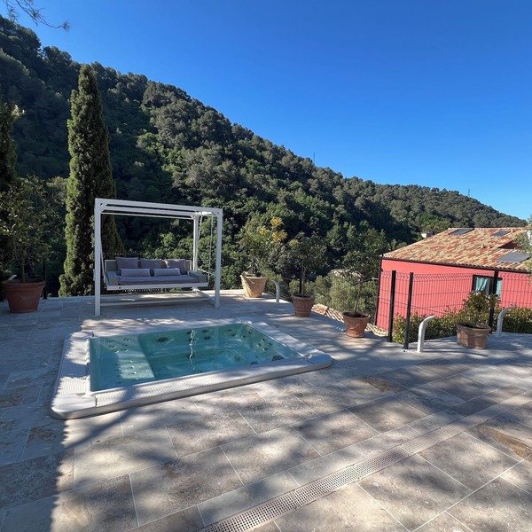 Air-conditioned studio with terrace, jacuzzi & parking - near Nice & Monaco