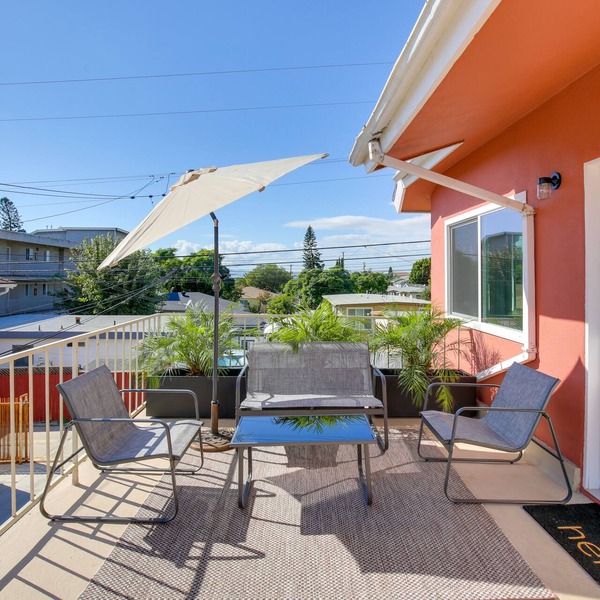 Airy Long Beach Condo Rental: 2 Mi to Ocean!