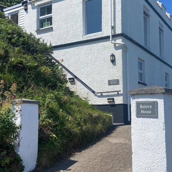 Airy seaside apartment overlooking beach - ideal for exploring West Cornwall
