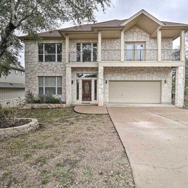 Airy Villa in Austin w/ Badminton/Volleyball Court