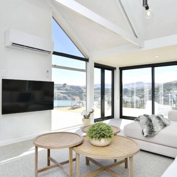 Akaroa Harbour View-Experience Tranquility in Newly Renovated 3-Bedroom Home