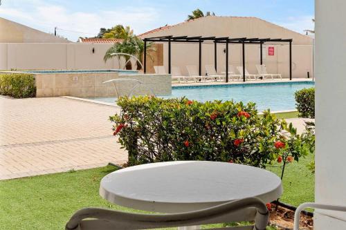 AL117 -Resort Pool-Beach Tennis court- 2BR condo-Close to Palm Beach
