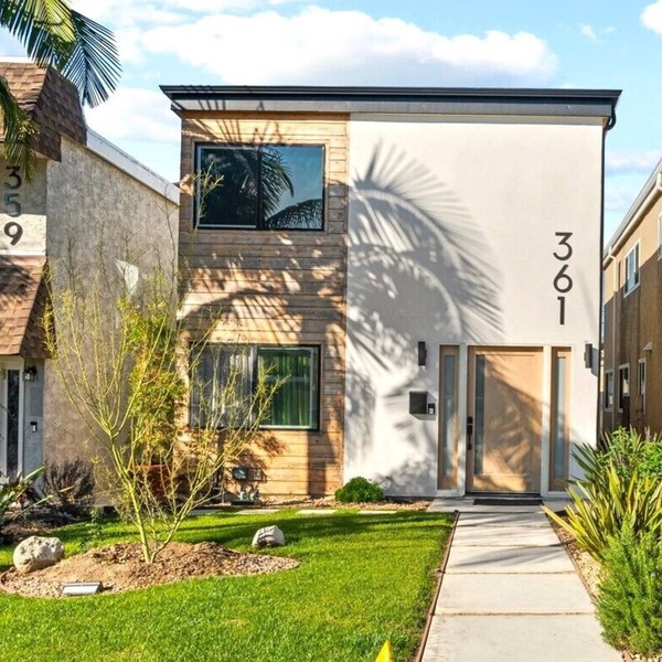 Alamitos Bay exec home near Lagoon. Luxe and quiet, sleeps 6, 3/2.5, AC, dog ok!