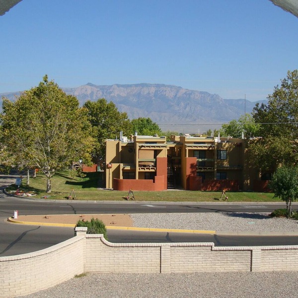Albuquerque Int'l Balloon Fiesta 2BR/2Bath Condo Sleeps 6. Washer/Dryer. Balcony