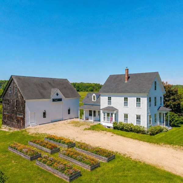 Alewive House - Restored Farmhouse on 5 Acres, Close to Kennebunkport & Beaches