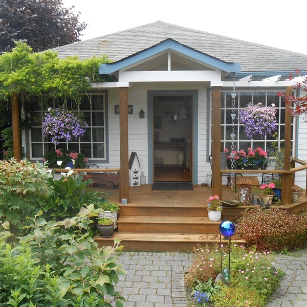Alki Beach Bungalow